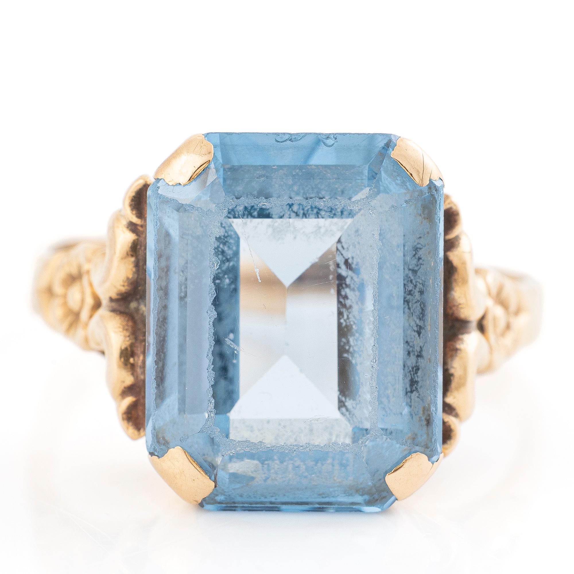 18K gold ring with a blue synthetic stone.
