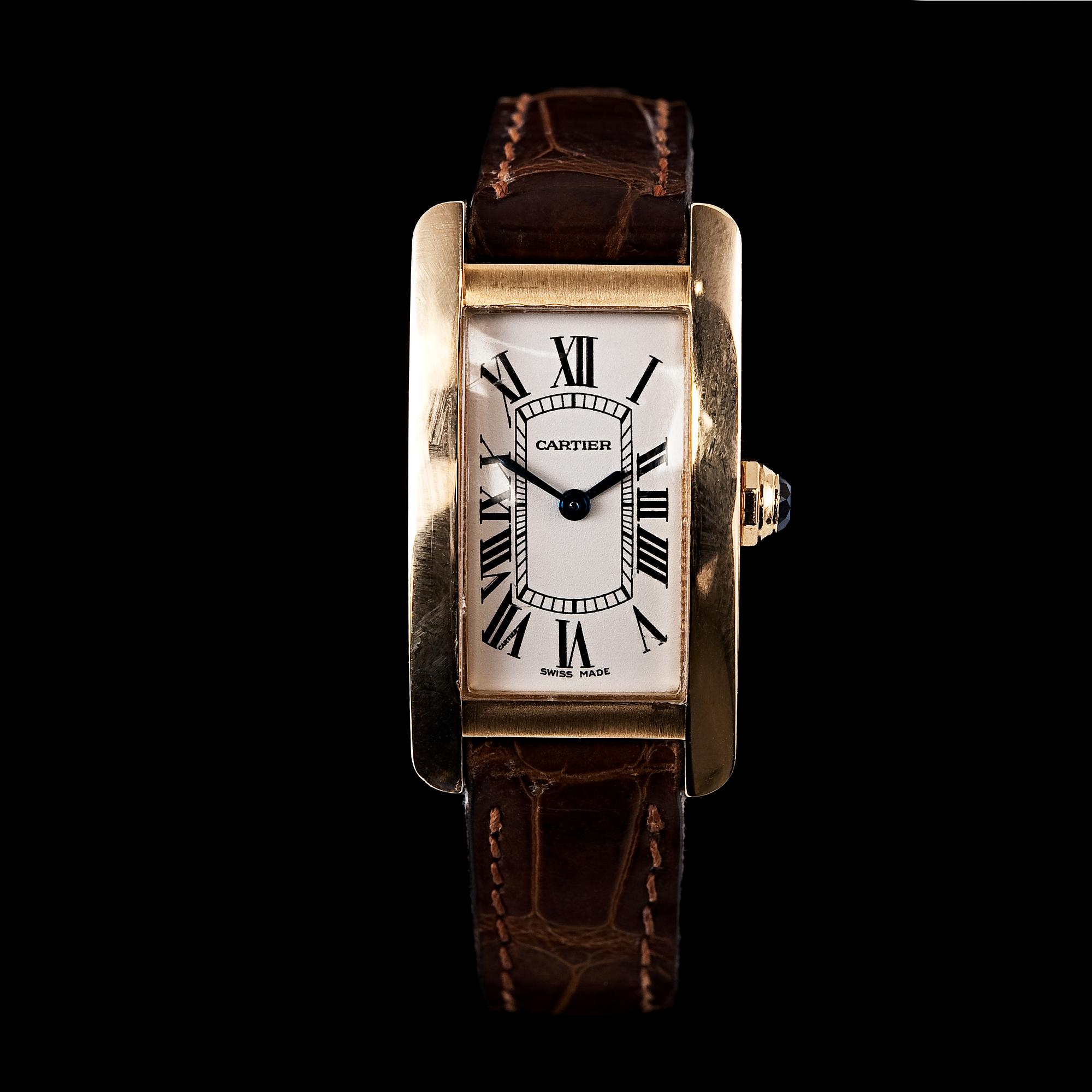 NAISTEN RANNEKELLO, Cartier Tank Americaine.