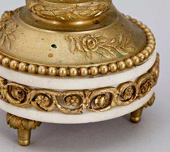 KANDELABRAR, ett par, Louis XVI-stil, 1800-talets slut.