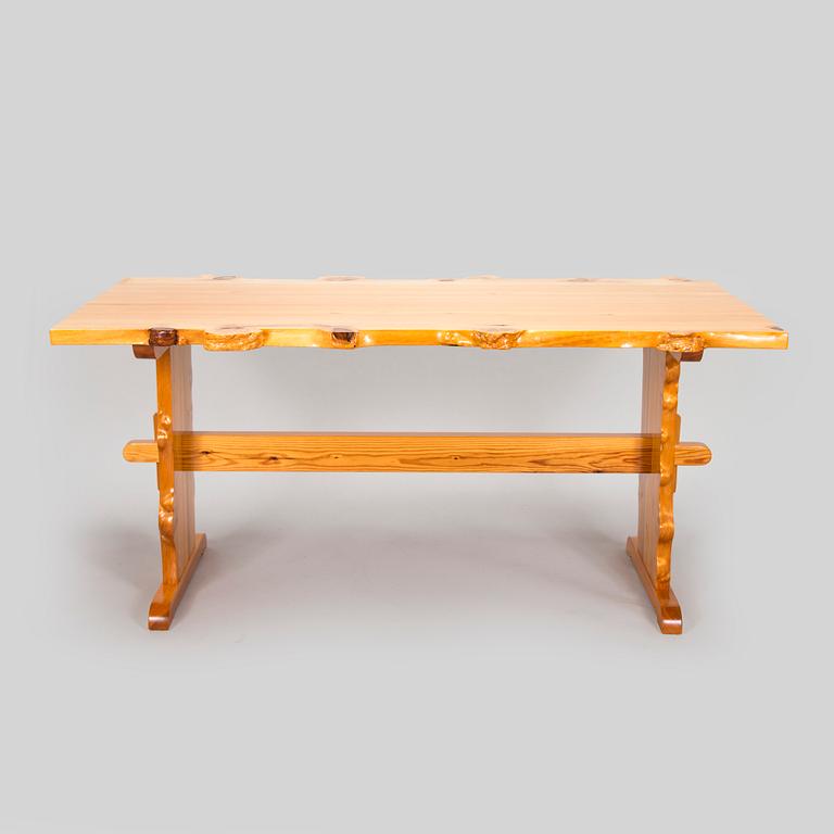 Ruokapöytä ja penkkejä, 2 kpl, 1960/1970-luku.
