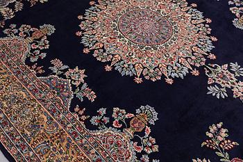 Matta, Kirman Laver, signerad, ca 436 x 280 cm.