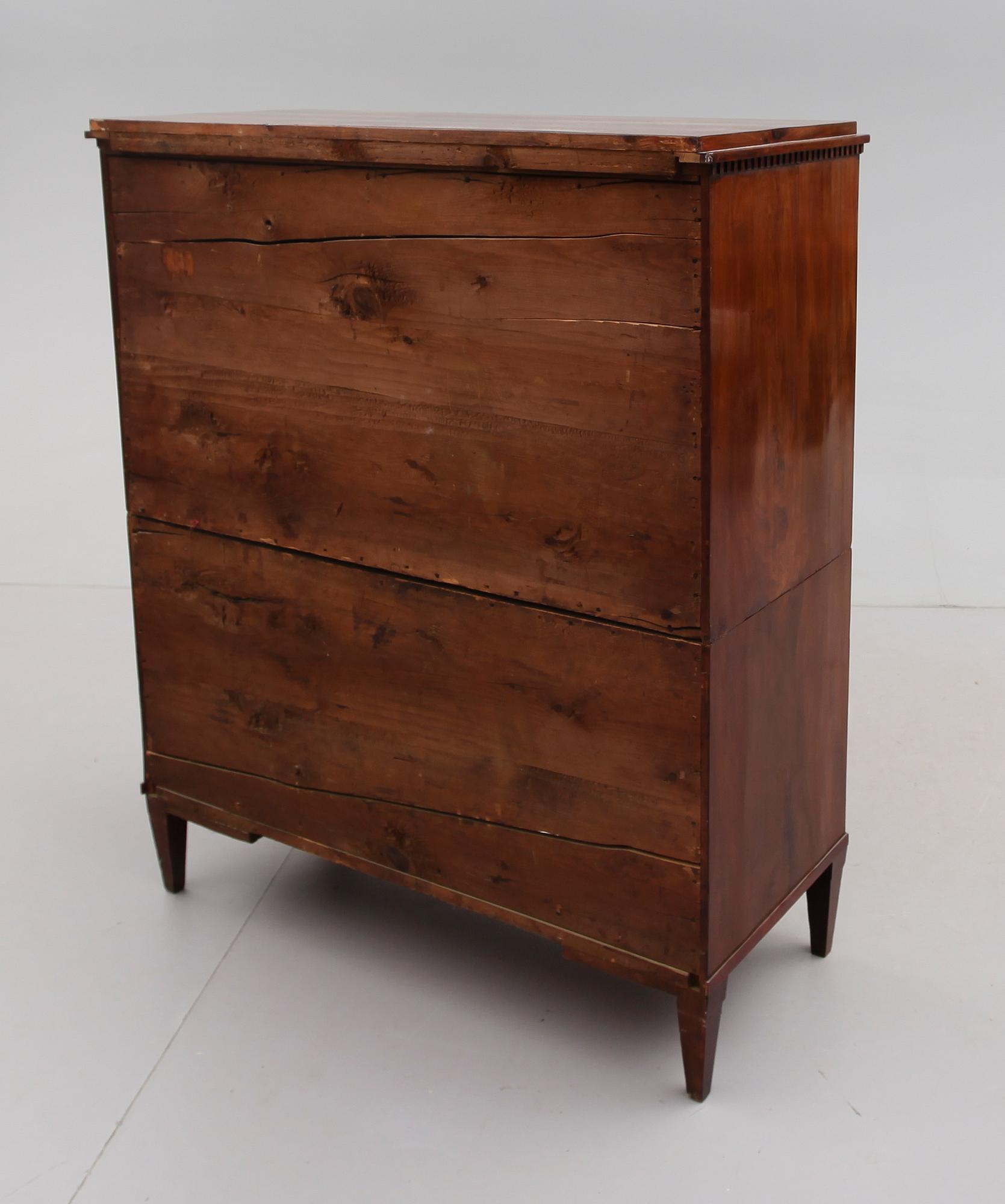 CHIFFONJÉ, sengustaviansk, omkring år 1800.