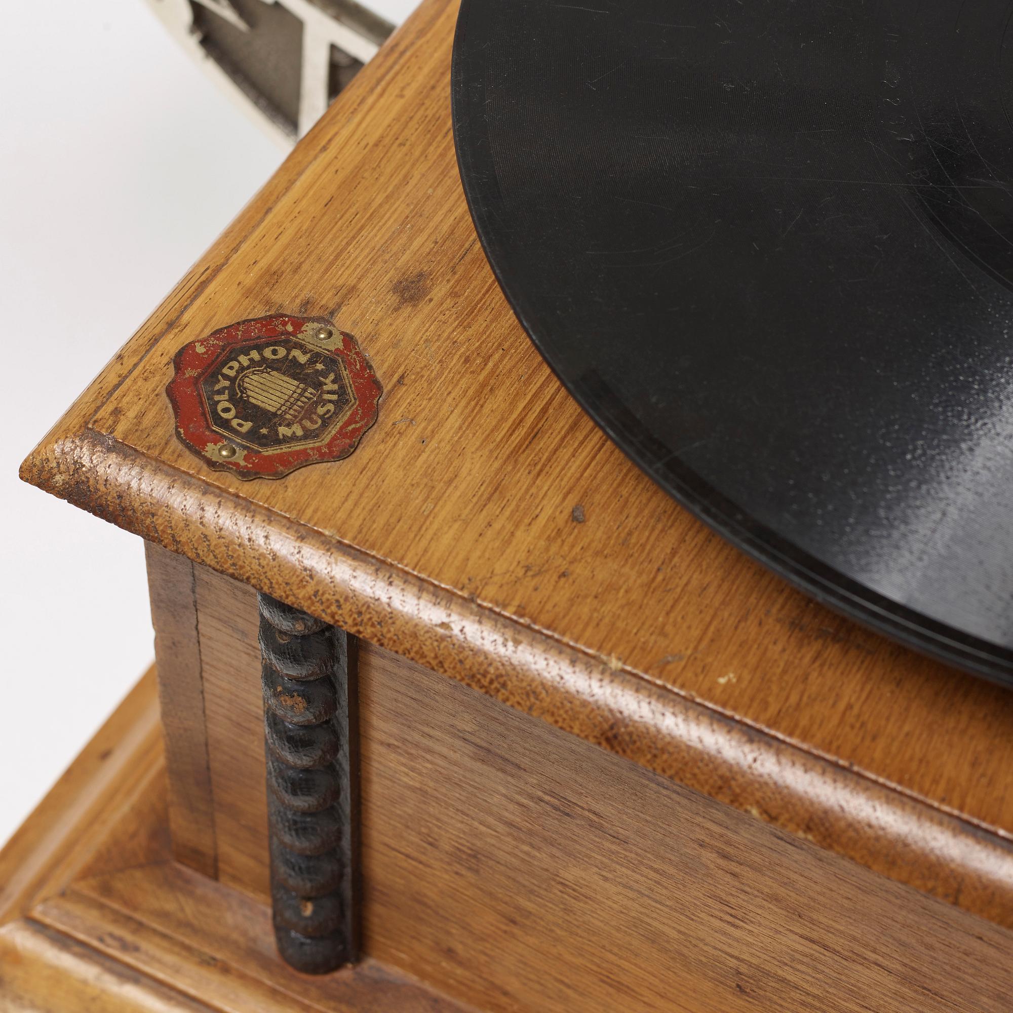 TRATTGRAMMOFON, 1900-talets första hälft.
