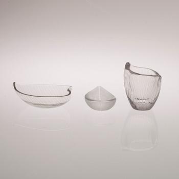 KULHO, 3 kpl, signeeratut Tapio Wirkkala Iittala ja T.Wirkkala Iittala, yksi kulho myös päivätty -57.