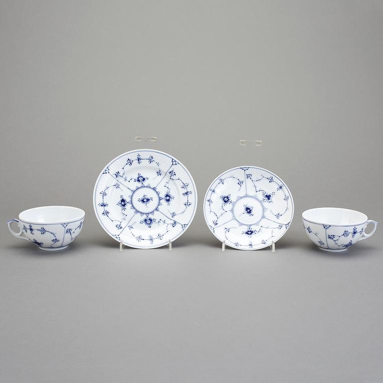 SERVISDELAR, 23 delar, porslin, Musselmalet halvblond, Royal Copenhagen.