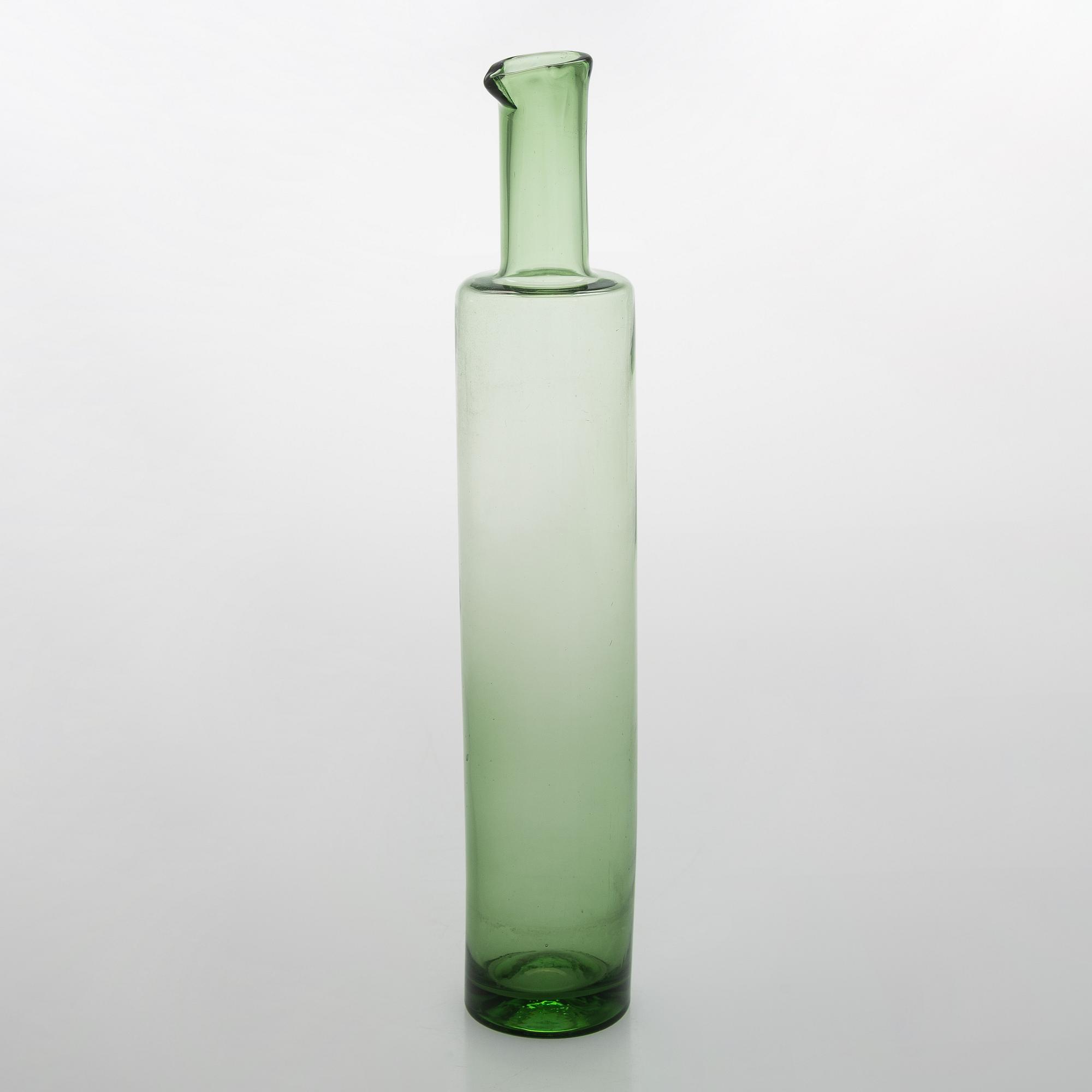 Nanny Still, a glass bottle signed Riihimäen Lasi O.Y Nanny Still.