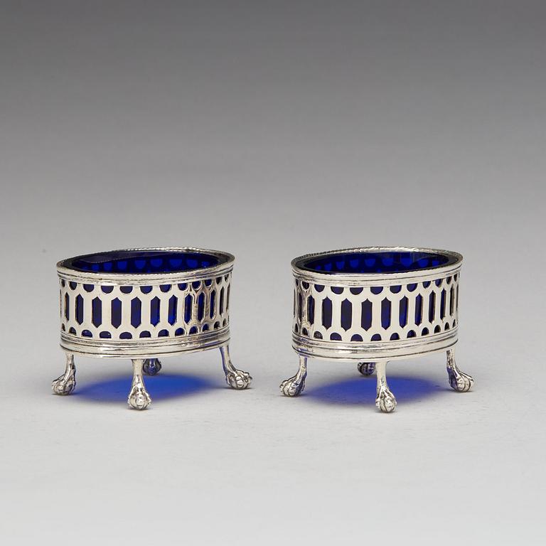 Mikael Nyberg, saltkar, ett par, silver och blått glas, Stockholm 1794. Gustavianska.