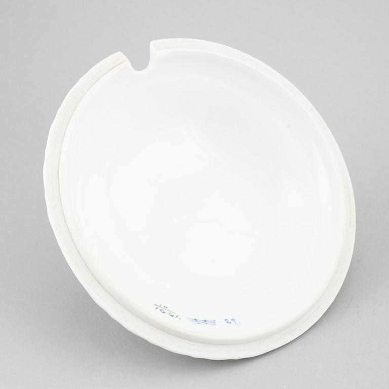Royal Copenhagen, a 'Blå Blomst' porcelain tureen, Denmark.