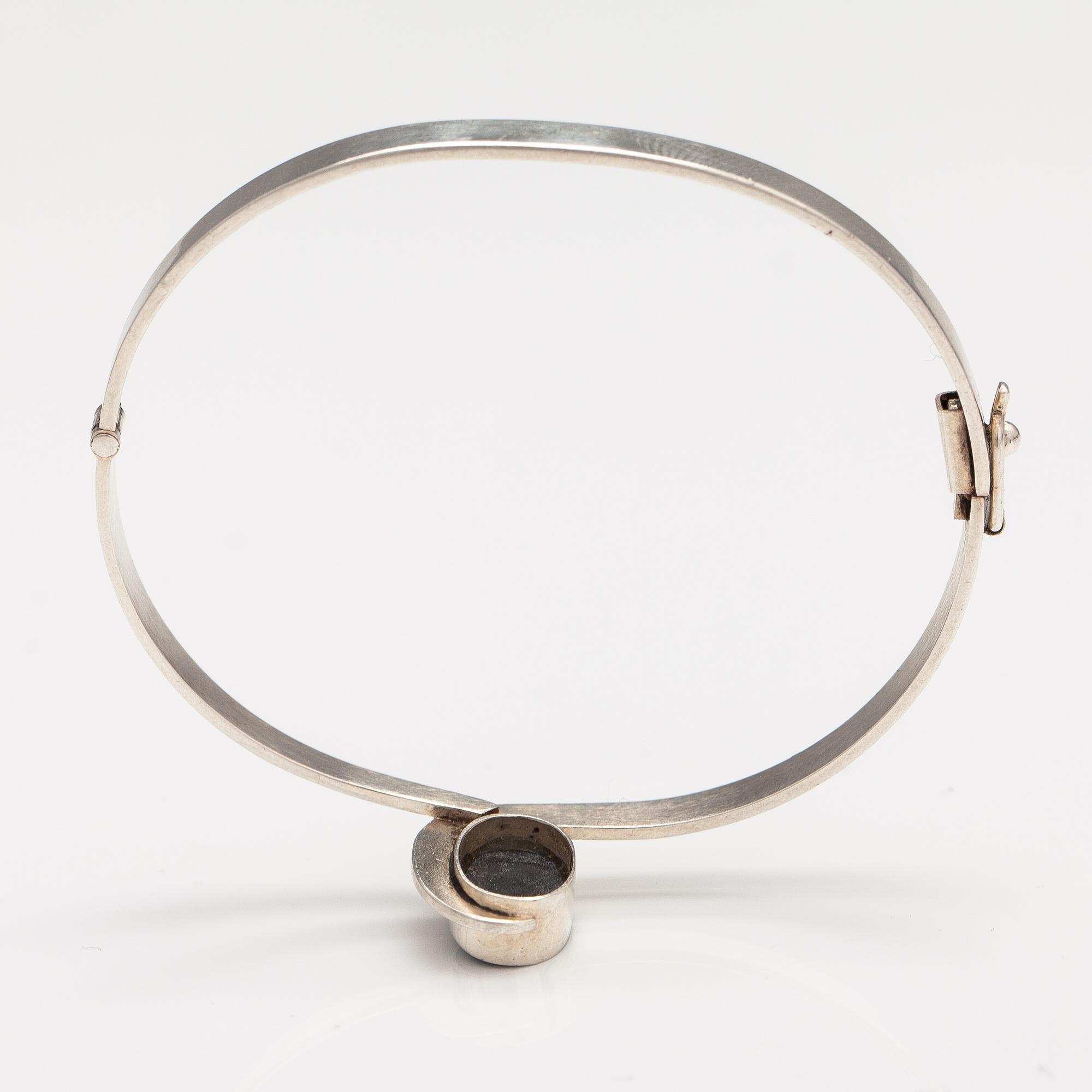 A sterling silver necklace and bracelet with spectrolites. Kaunis Koru, Helsinki 1985.