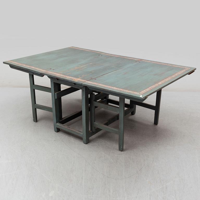 SLAGBORD, två st snarlika, 1800-tal.