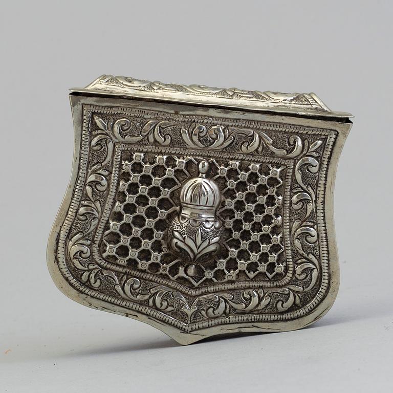 SNAPPLÅSPISTOL, Kaukasisk samt KARTUSCHVÄSKA, 1800-tal.