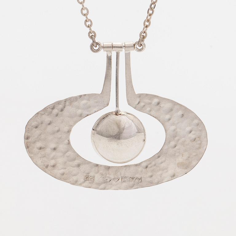 Tapio Wirkkala, hänge, "Päron", silver, Kultakeskus 1975.