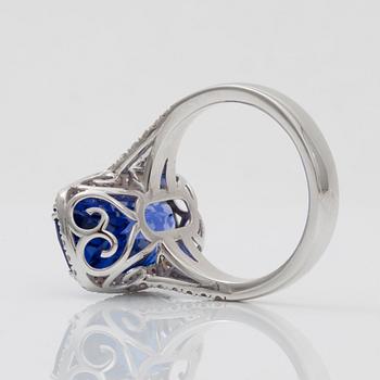 RING with Tanzanite 9,82cts and brilliant-cut diamonds 1,08cts, 18K white gold.