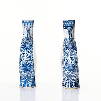 A matched pair of blue and white moon flasks, Qing dynasty, 19th century.