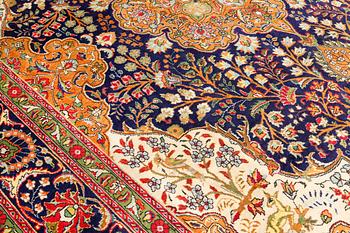 A pictoral Tabriz carpet, ca 403 x 282 cm.