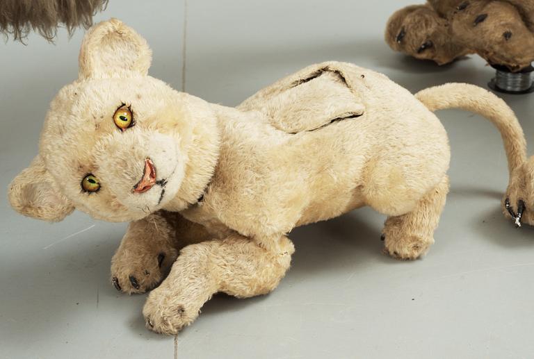 A Lion family. Germany/France, 20th century.