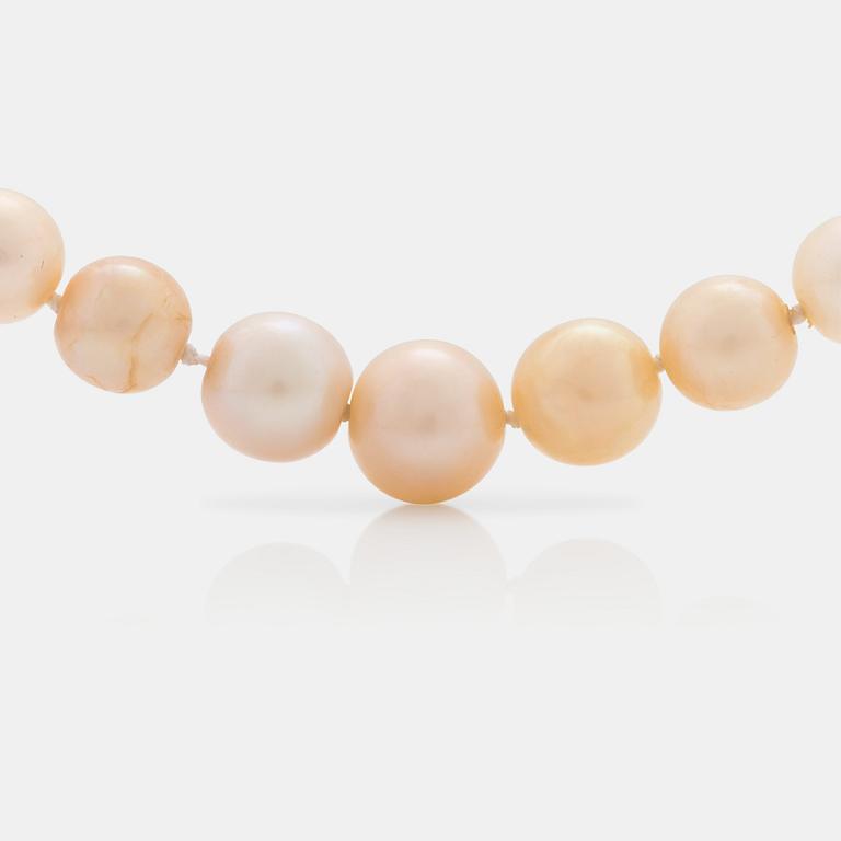 A natural saltwater pearl necklace. Pearls Ø 3.8 - 8.8 mm. Clasp in gold with diamonds.