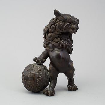 A bronze sculpture of a Japanese mythological beast, Meiji (1868-1912).