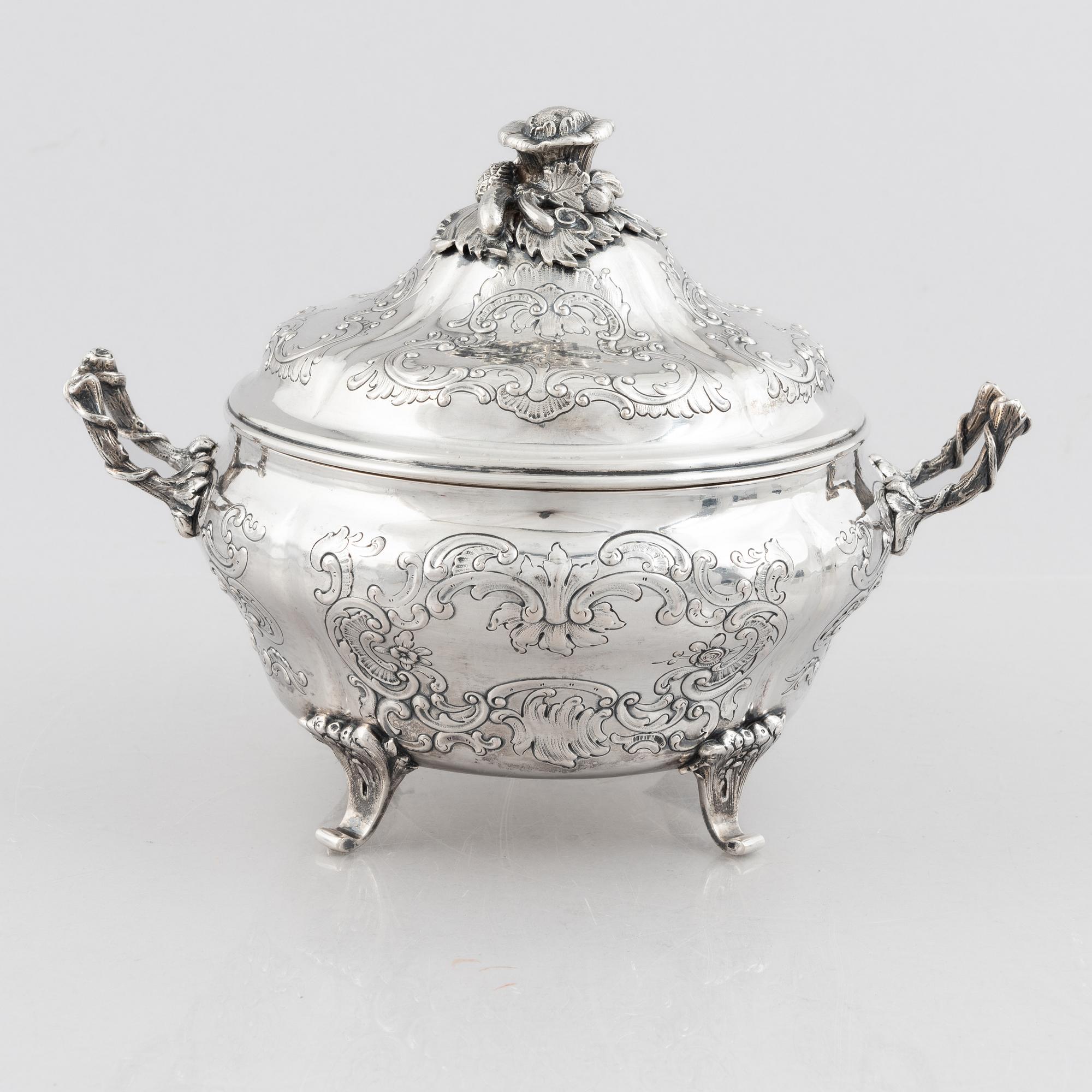 A silver tureen with lid, French export mark, Rococo style, circa 1900.
