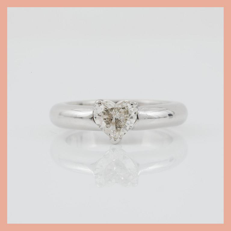 A 0.85 ct heart-shaped diamond solitaire ring. Quality circa F/VS2 according to certificate from DPL.