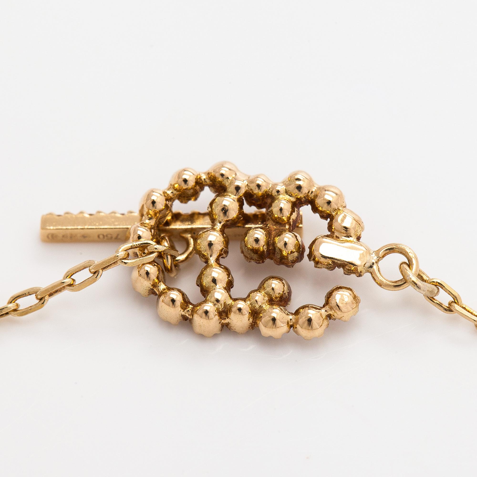 Gucci, an 18K gold 'Interlocking' bracelet with brilliant-cut diamonds.