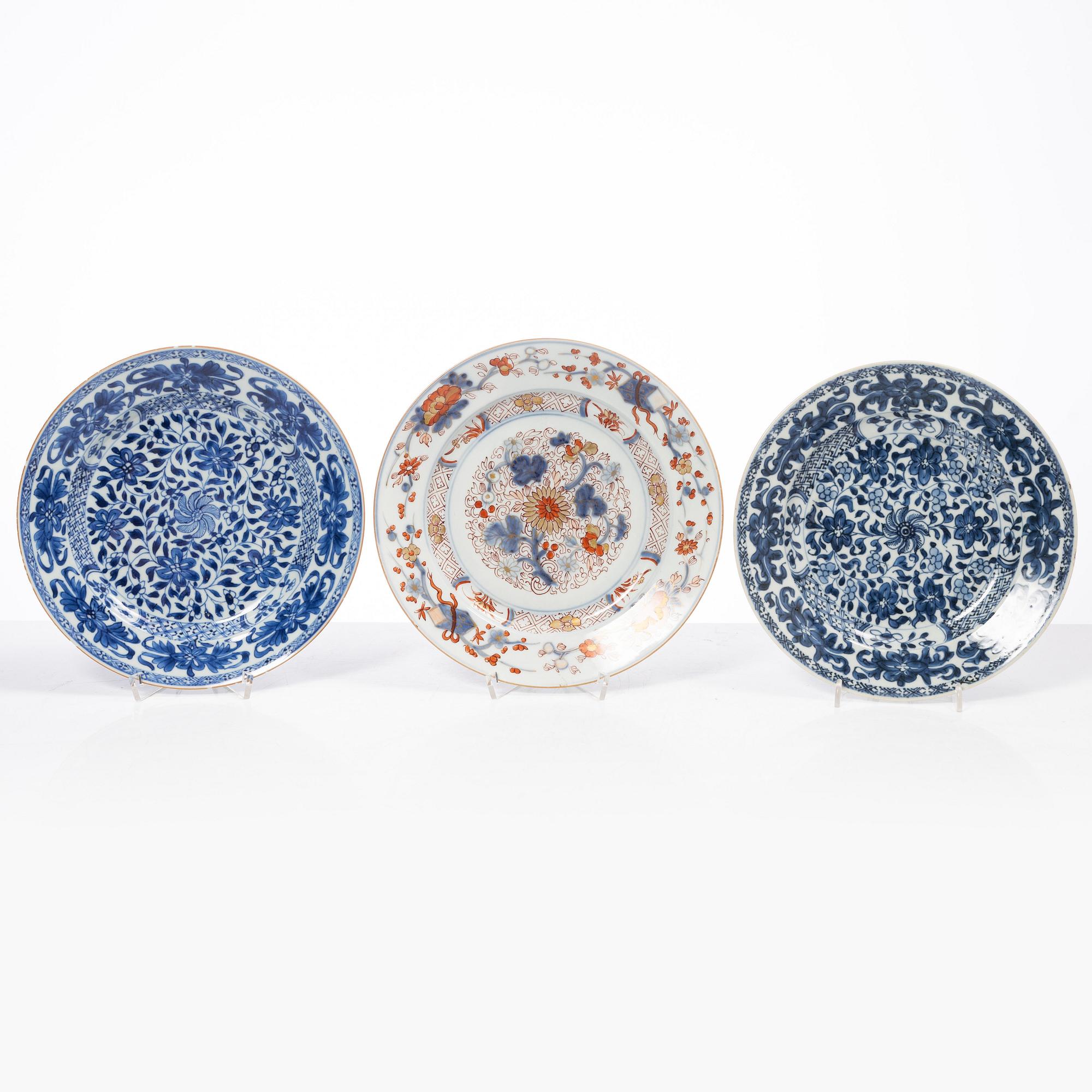 A set of three Chinese Export dishes, Qing dynasty, 18th century.