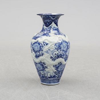 A large blue and white porcelain vase, Japan, Meiji (1868-1912).