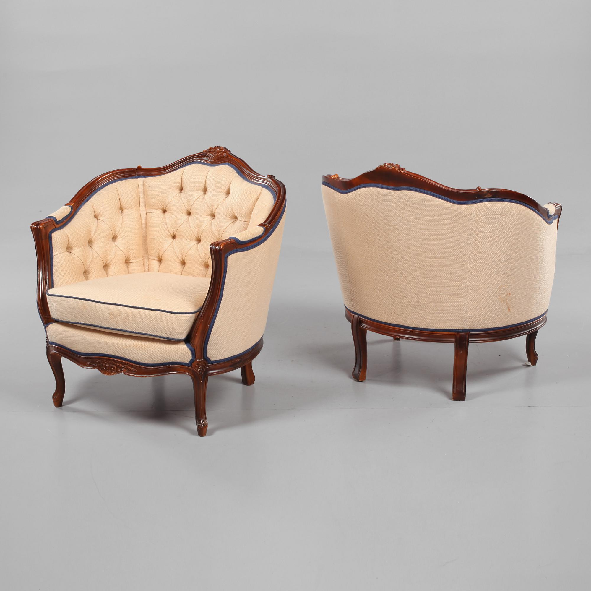 FÅTÖLJER, ett par, rokokostil, omkring 1900-talets mitt.