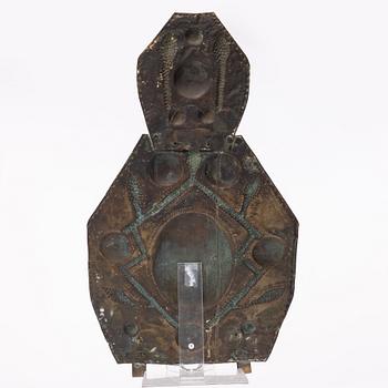 A pair of Baroque style light plates, 19th century.