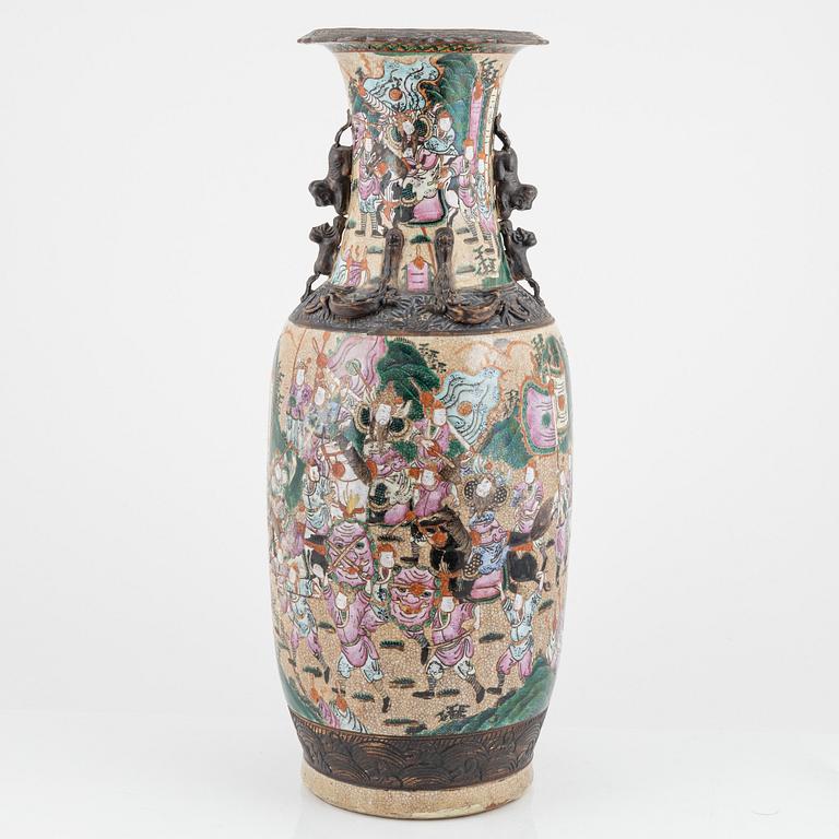 A large Chinese porcelain vase,  late Qing dynasty, around 1900.