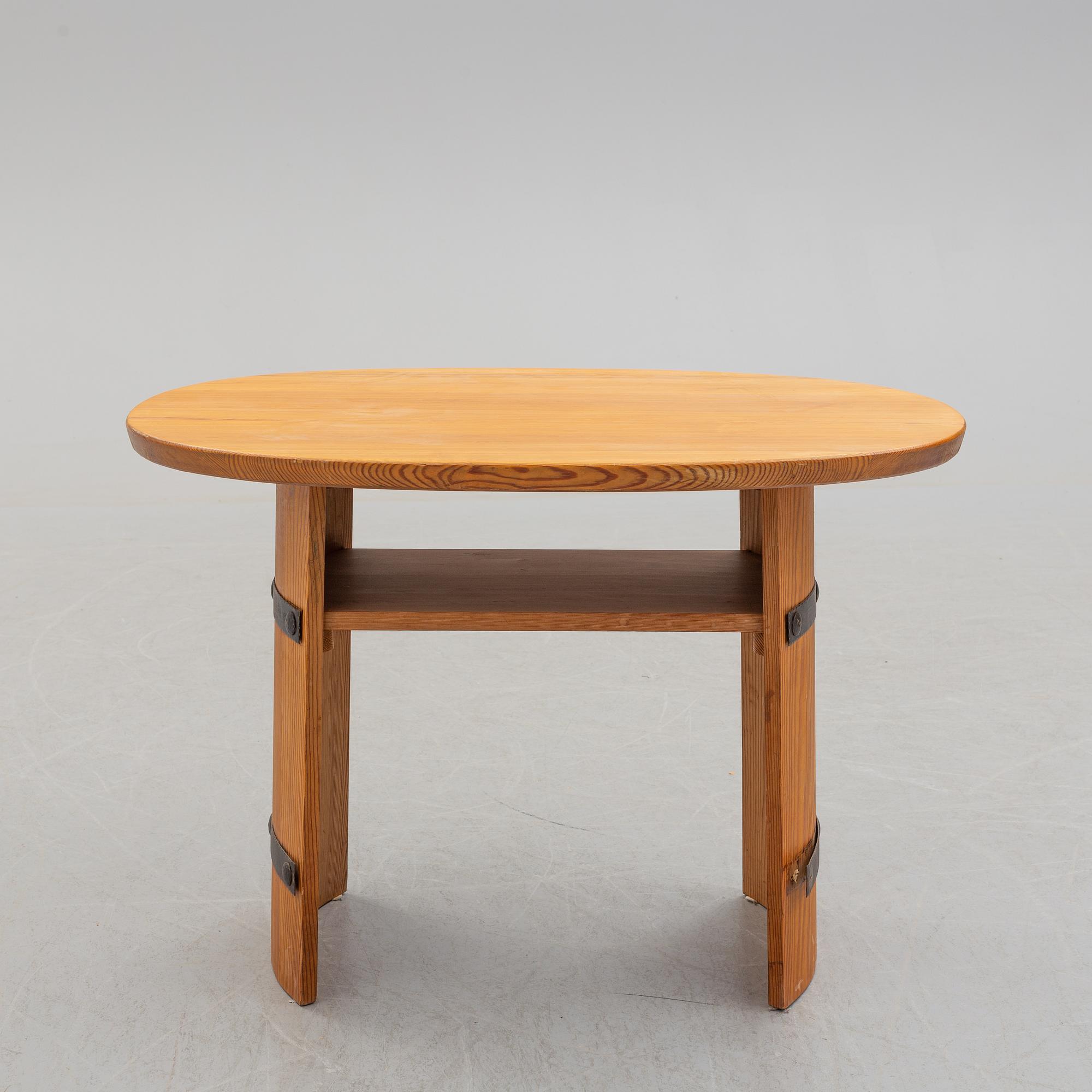 A 1930/40's pinewood table.