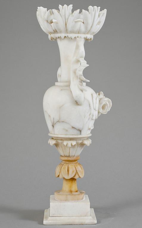 PRAKTVAS, alabaster, sent 1800-tal.