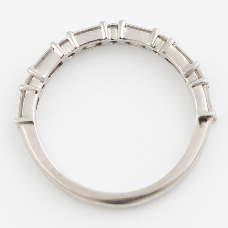 Ring platina med baguette- och runda briljantslipade diamanter, Emma Engelbert.