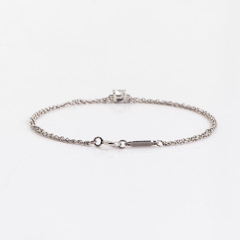 Tiffany & Co, rannekoru, platinaa ja briljanttihiottu timantti.