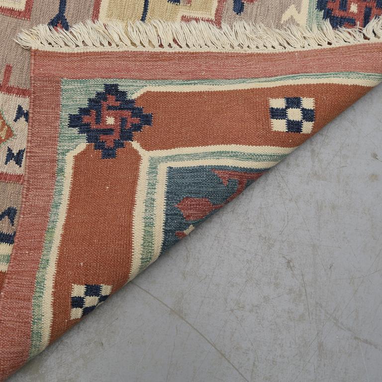 MATTA, Kelim, troligen Azerbadjan, 196 x 140 cm.