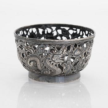 A silver bowl, Wang Hing & Co, early 20th Century.