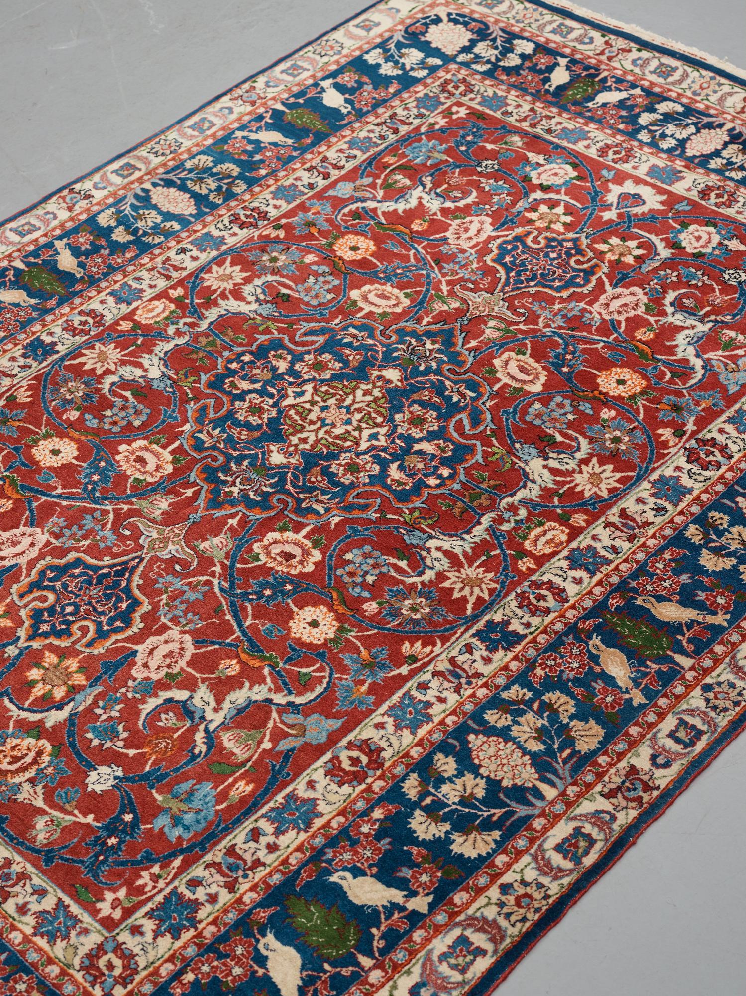 Matto, semi-antique Esfahan, ca 213 x 151 cm (as well as 1-2 cm flat weave at one end).
