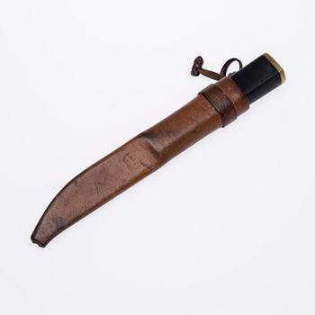 PUUKKO-KNIV, rostfritt stål, nylon och mässing, Tapio Wirkkala. Formgiven 1961.