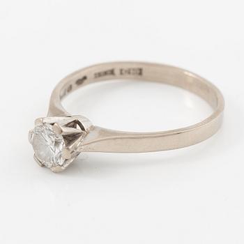 Ring 18K vitguld med briljantslipad diamant 0.65 ct.