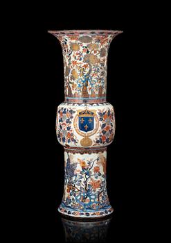 A large armorial imari vase, Qing dynasty, early 18th Century.