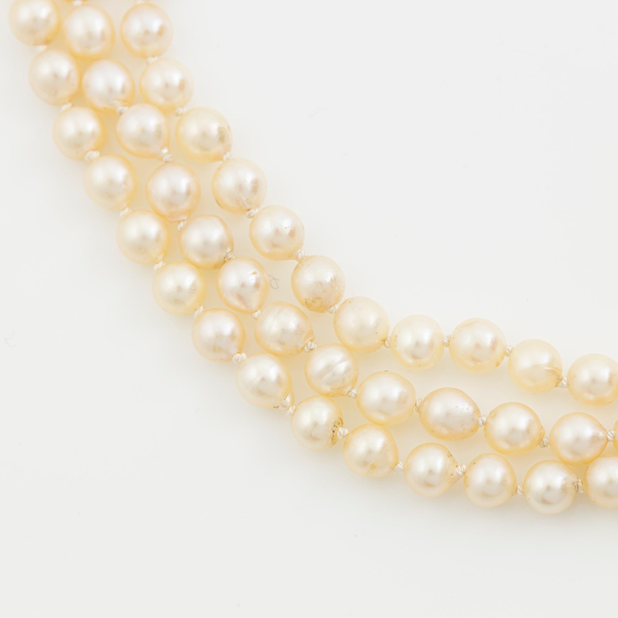 Necklace of cultured pearls, clasped in 18K gold with round brilliant-cut and eight-cut diamonds.