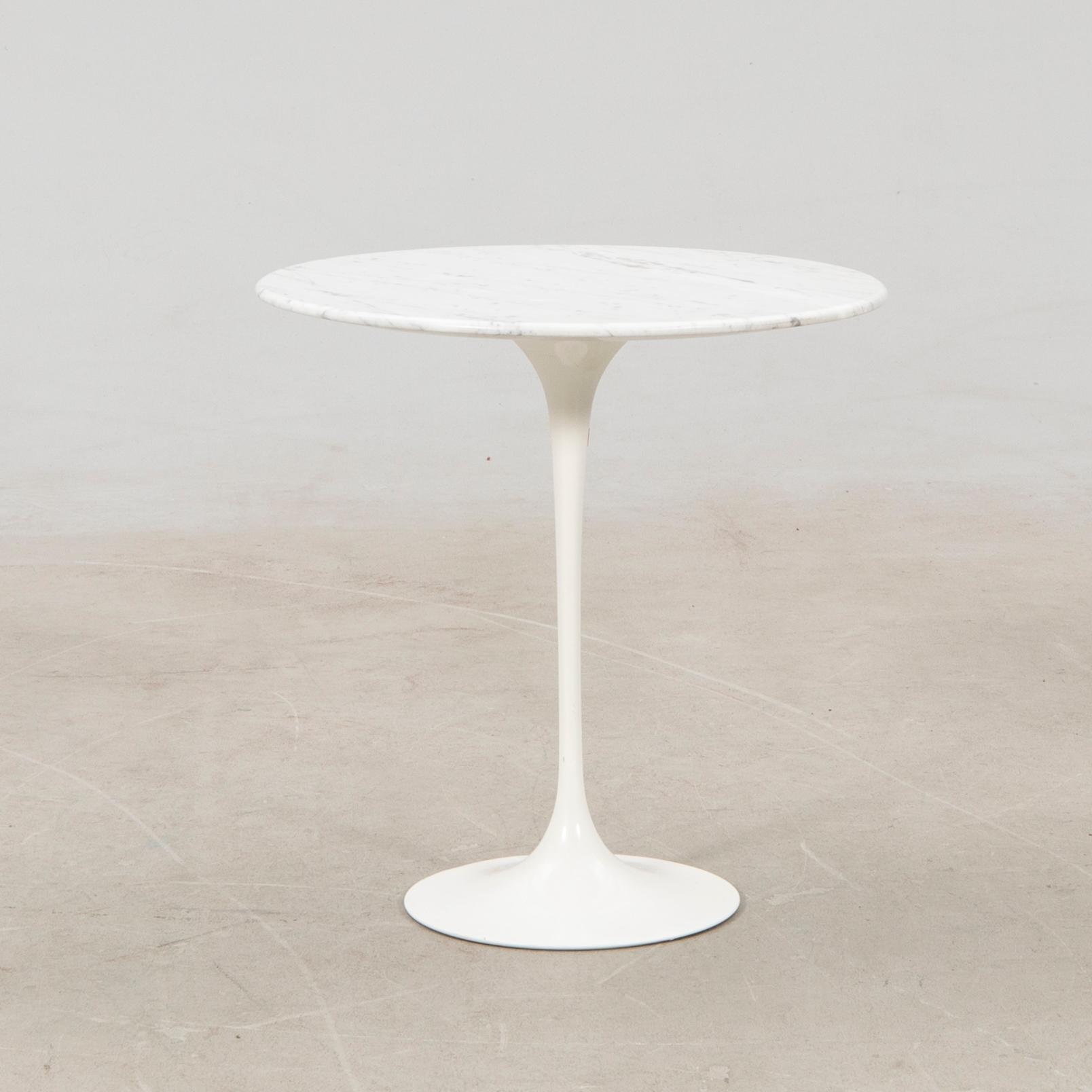 Eero Saarinen, sidobord, "Tulip", Knoll International sent 1900-tal/2000-tal.
