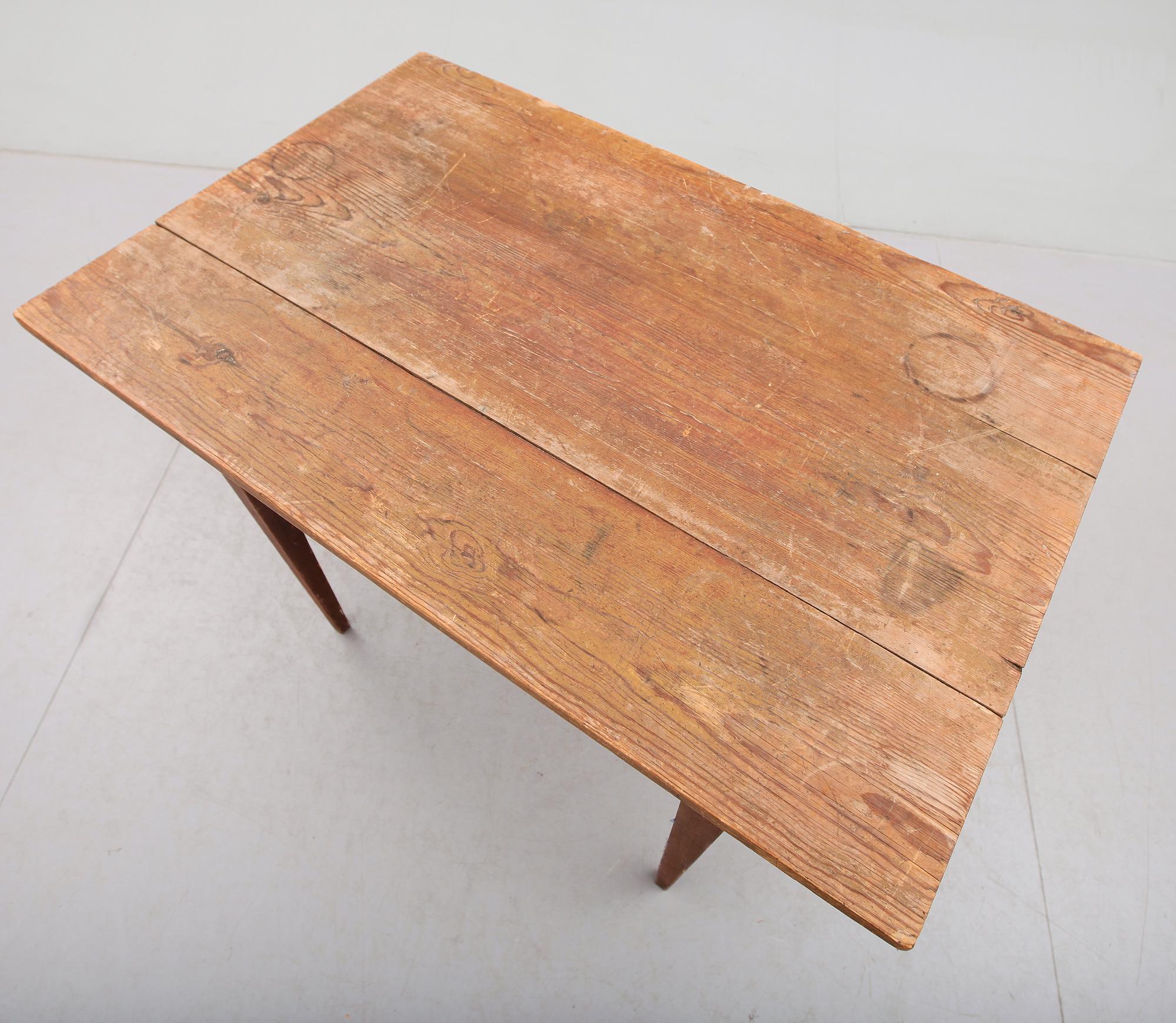 BORD, sengustavianskt, omkring år 1800.