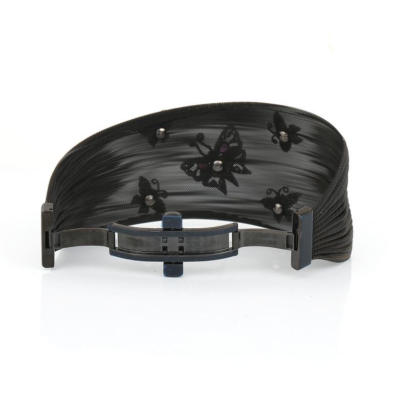 ARMBAND, rostfritt svart stål, rubiner och små diamanter.