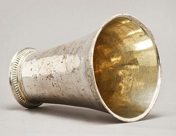 BÄGARE, silver, Gottfried Dubois, Stockholm, 1740. Vikt 250 gram.