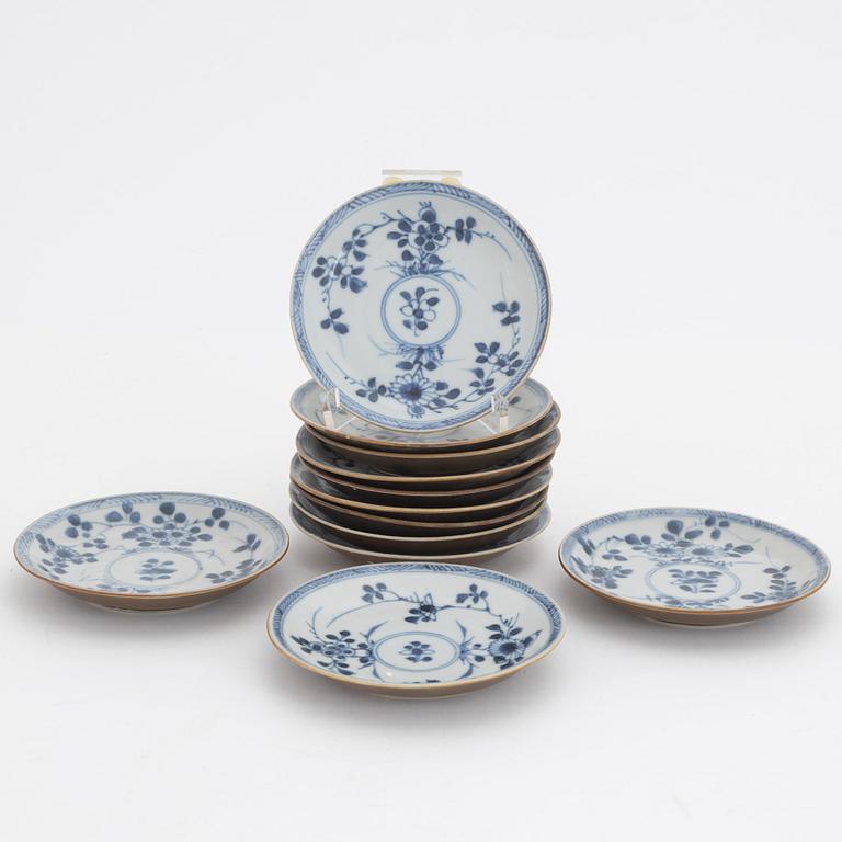 A group of 12 blue and white and capuciner glazed dishes, Qing dynasty, Kangxi (1662-1722). "The Ca Mau Shipwreck".