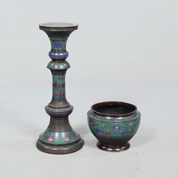 PIEDESTAL samt YTTERFODER, cloisonné, orientalisk, 1900-tal.