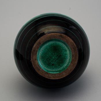 ILSE CLAESSON, "Serie V", skålar 2 st, assietter 7 st, och vas, flintgods. Rörstrand 1930-tal.