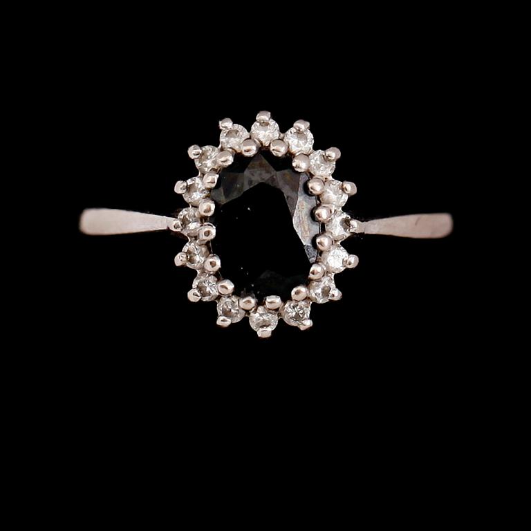 RING, 14 k vitguld, blå safir ca 1.20 ct, diamanter tot ca 0.16 ct.