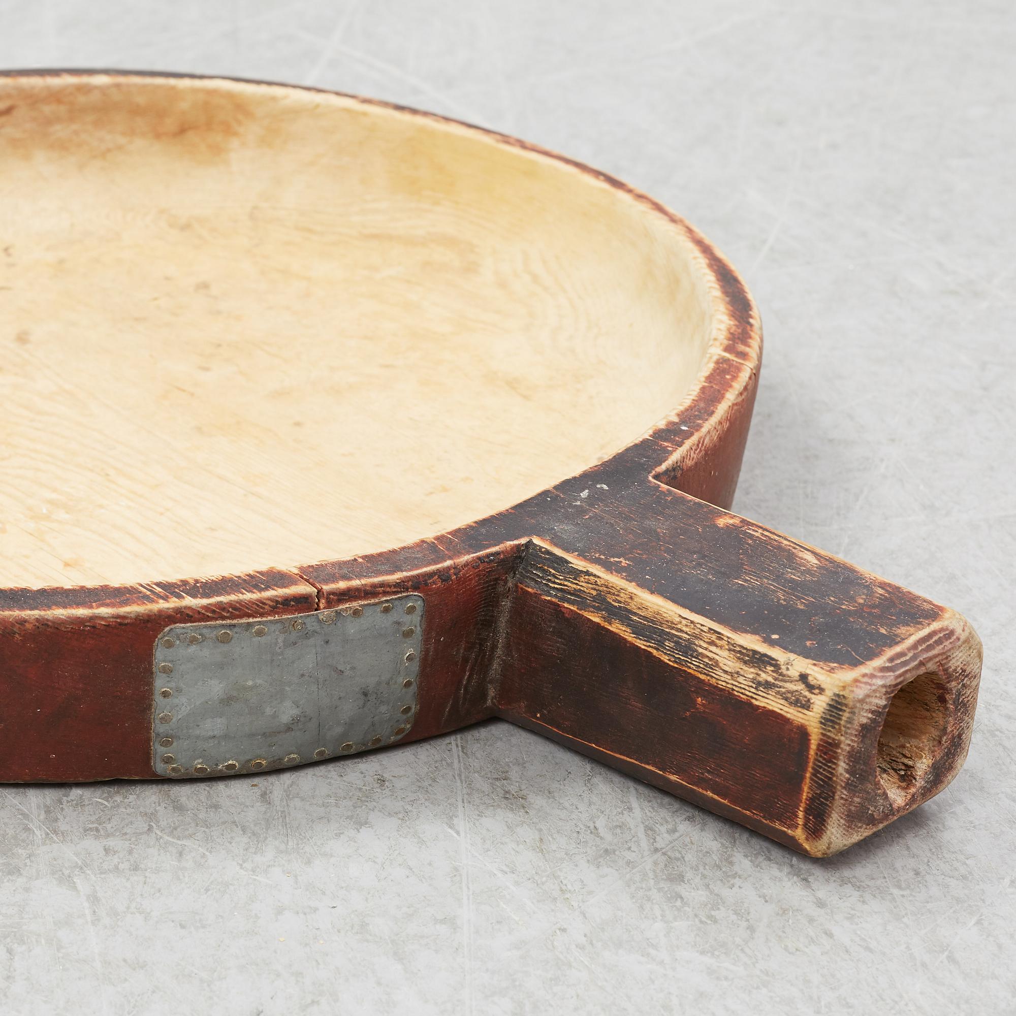 A pair of pine cheese molds, 19th Century.
